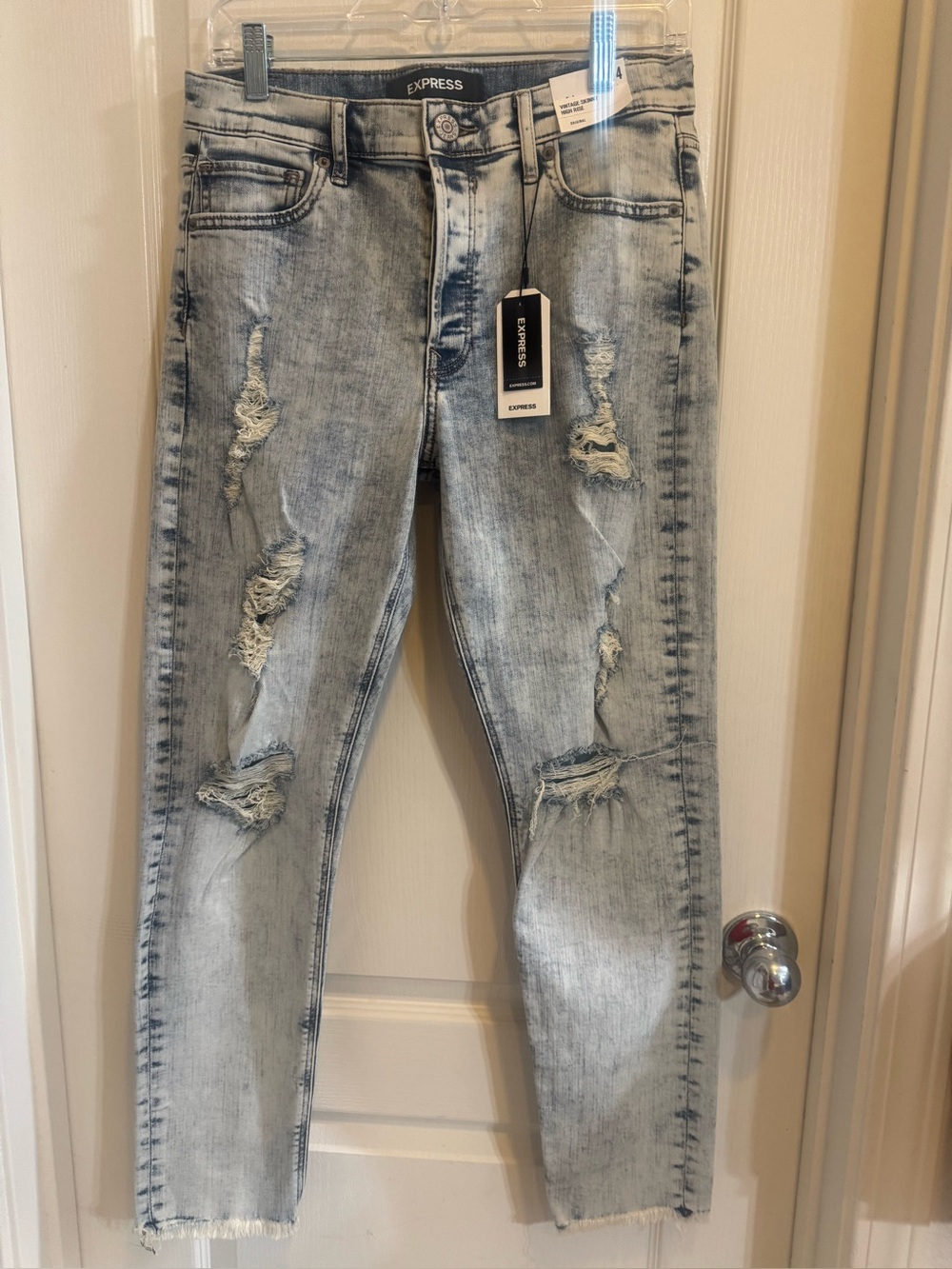 Express Women's Light Wash Distressed Jeans